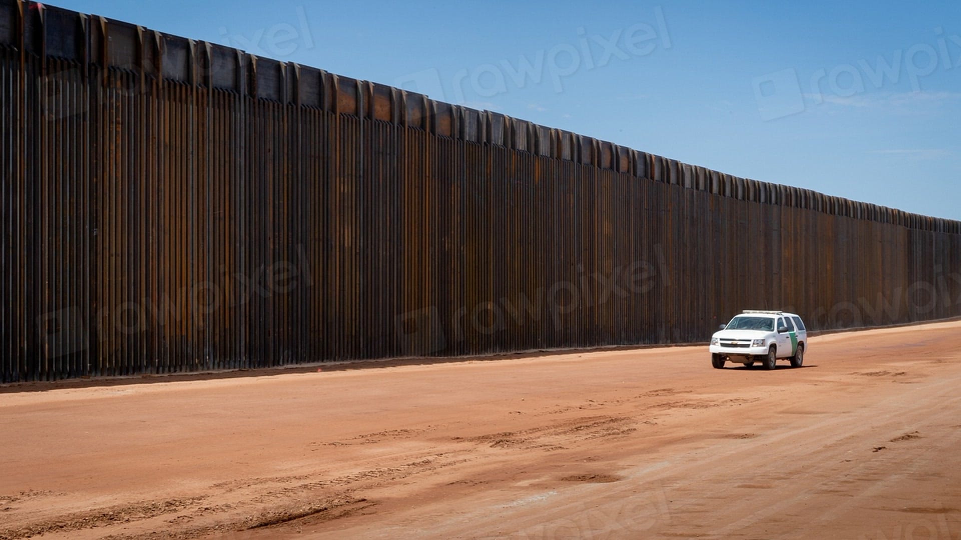 CBP starts erecting Big Bend wall panels in Hudspeth County