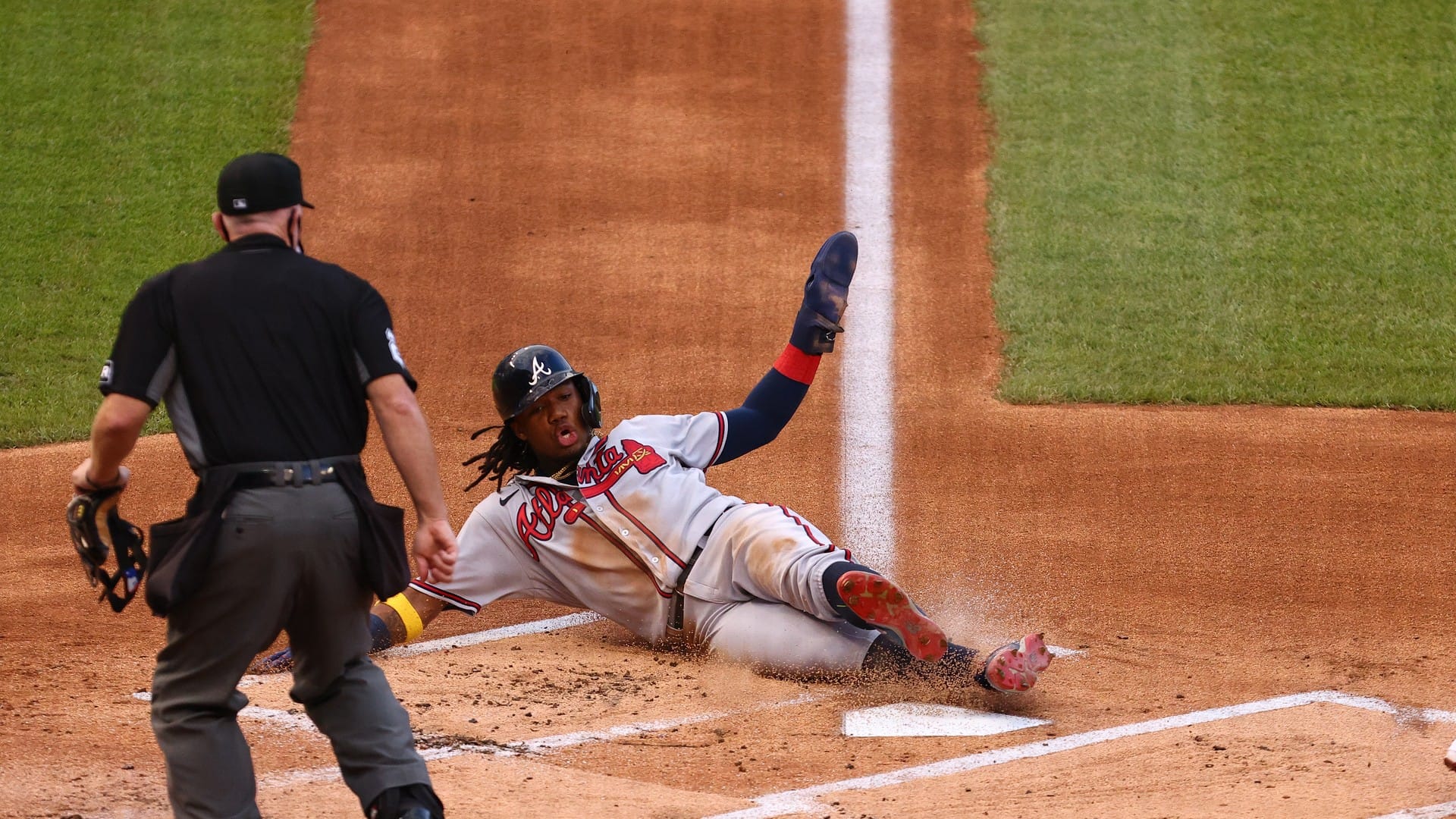 Ronald Acuña Jr. becomes MLB’s fastest to 200 home runs and 200 stolen bases