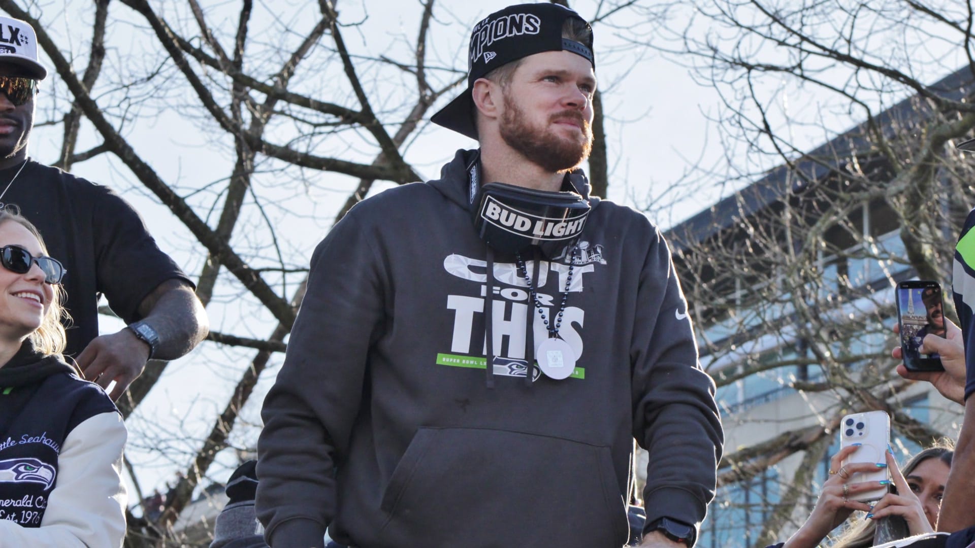 Sam Darnold ruled out with hip injury on opening drive of Seahawks’ NFL opener