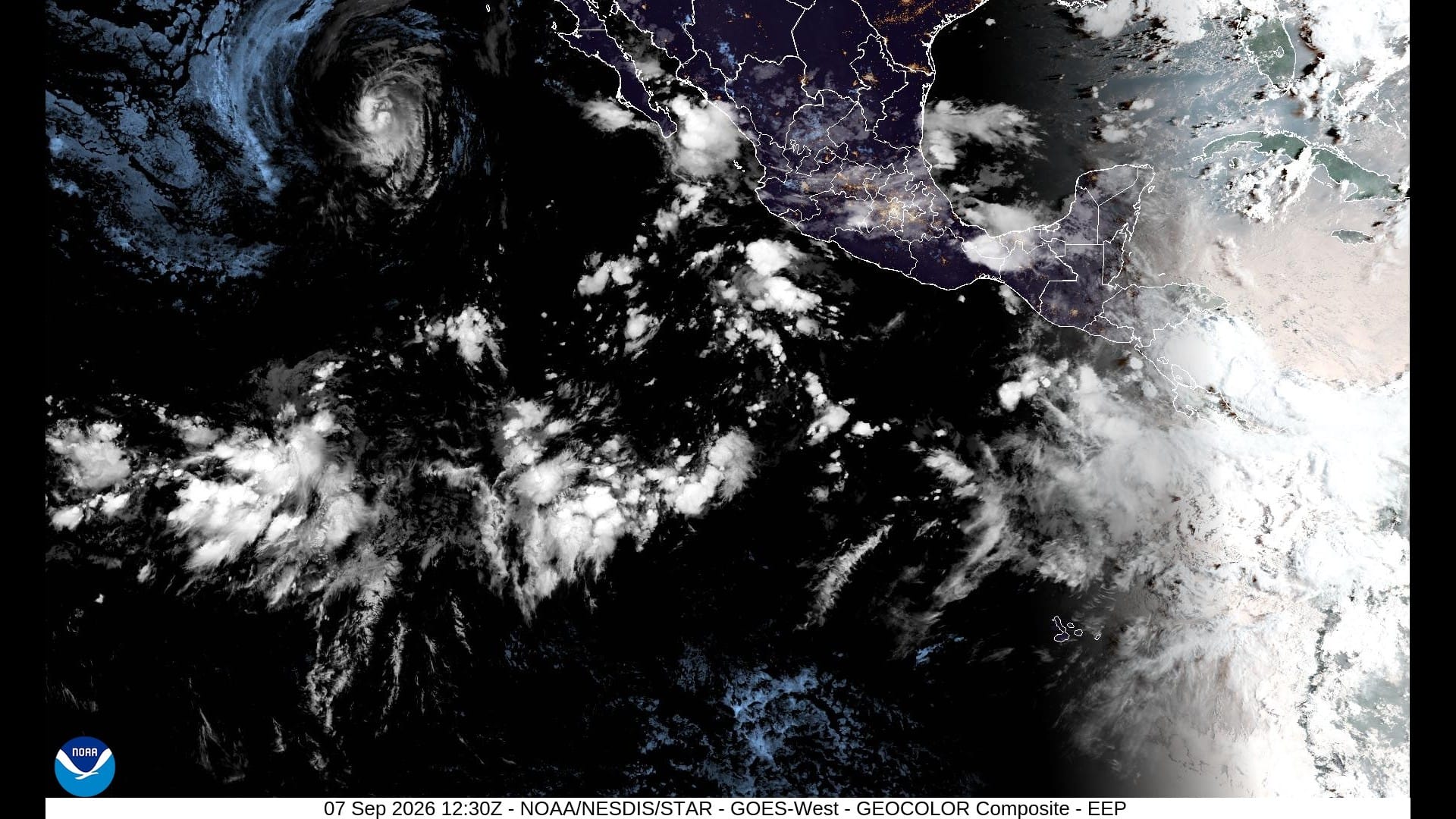 Hurricane Lowell: Rainbands spread over Kauai and Oahu under Hurricane Warning