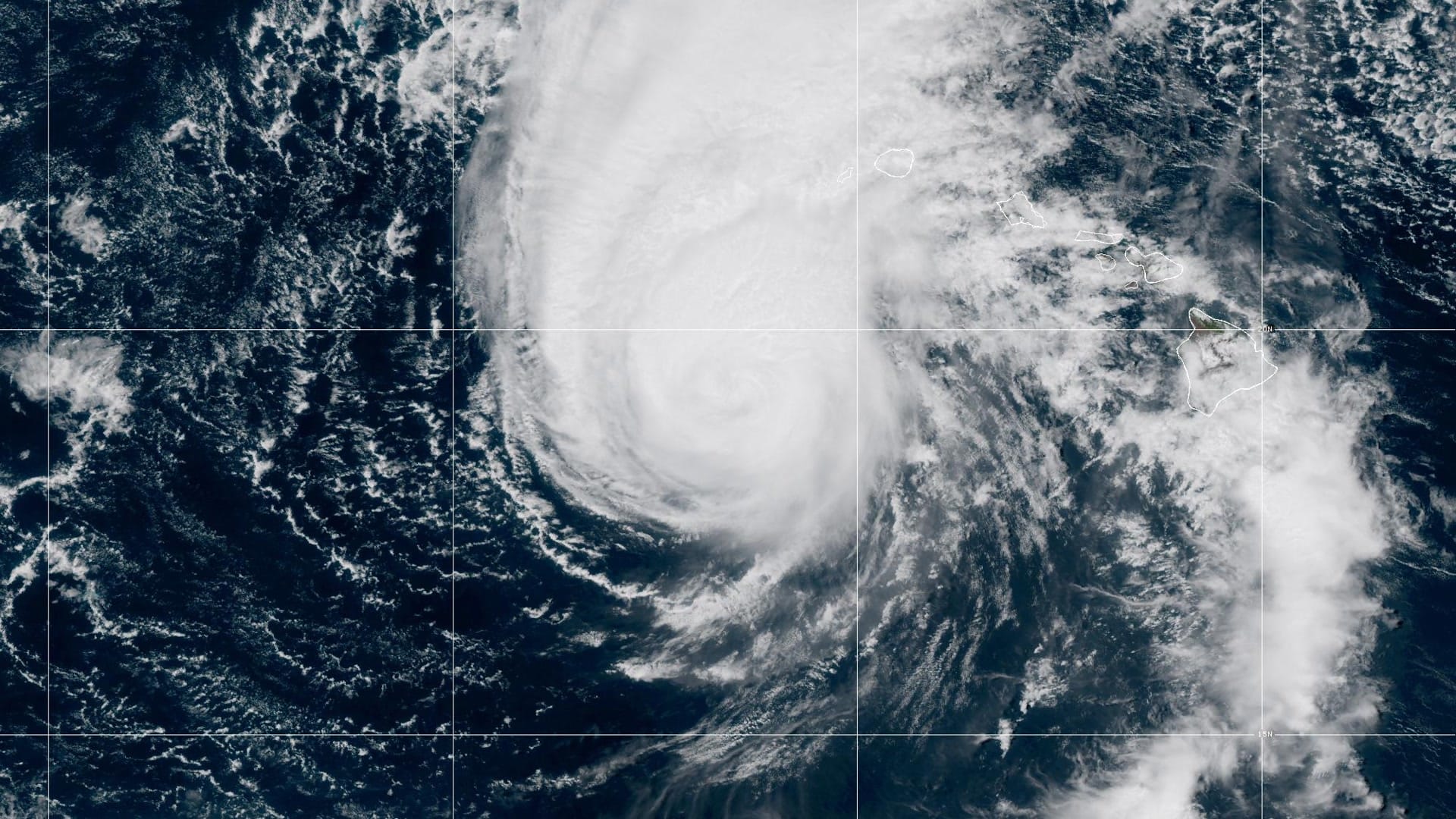 Hurricane Lowell nears Kauai with flash flooding, high winds expected — Advisory 47