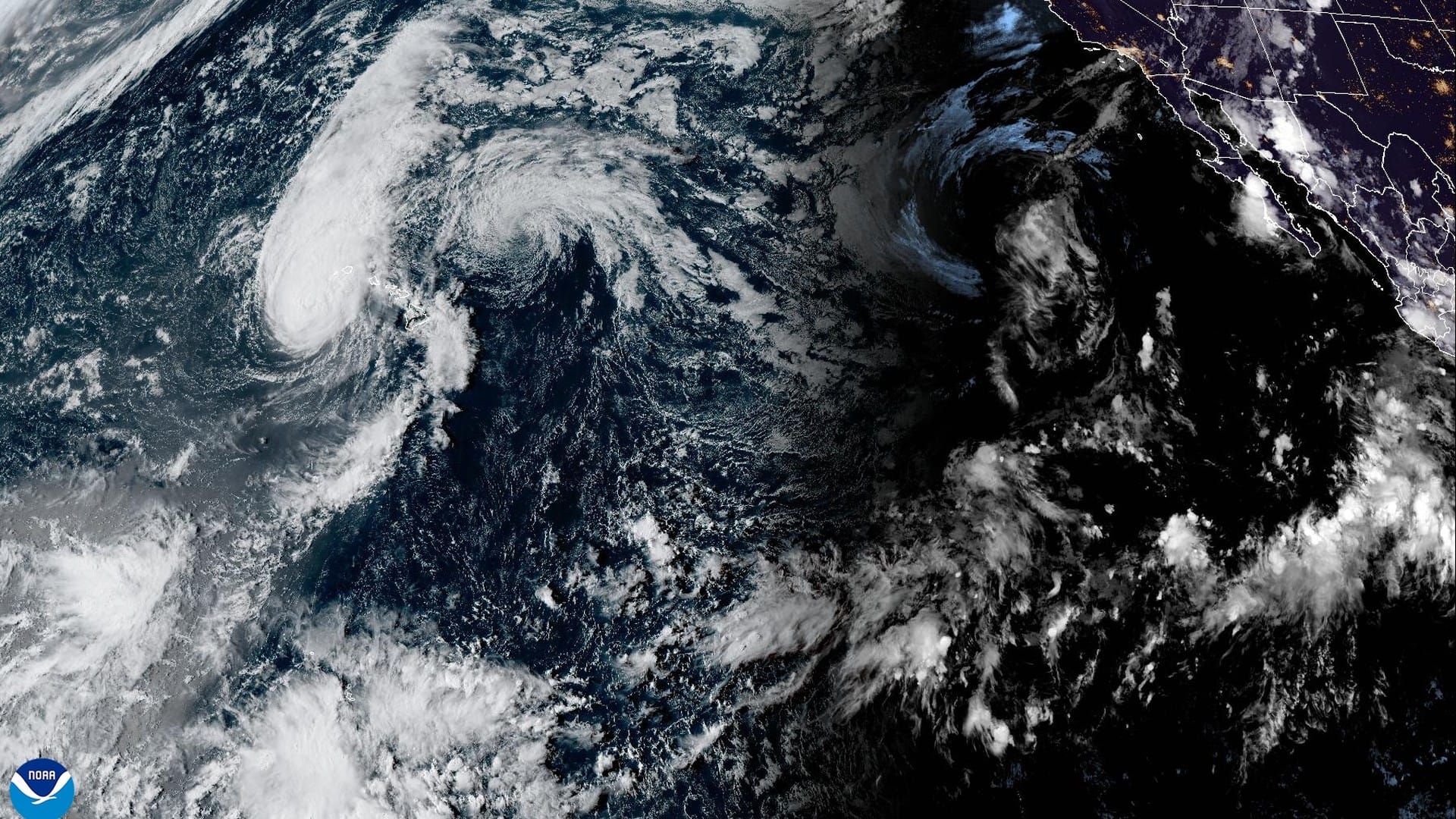 Hurricane Lowell nears Kauai at 110 mph — dangerous conditions for Niihau, Kauai, Oahu