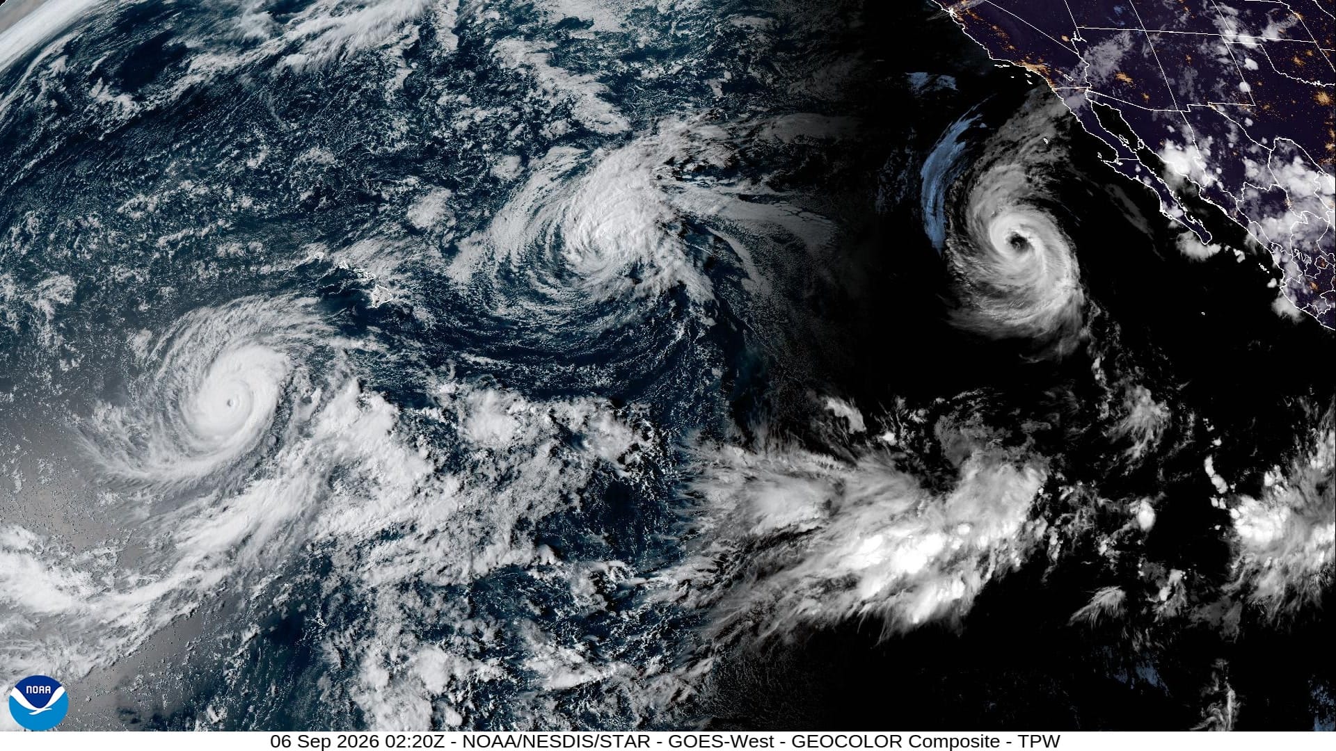 Hurricane Lowell: Tropical Storm Watch for Kauai as Cat 4 tracks west of Hawaii