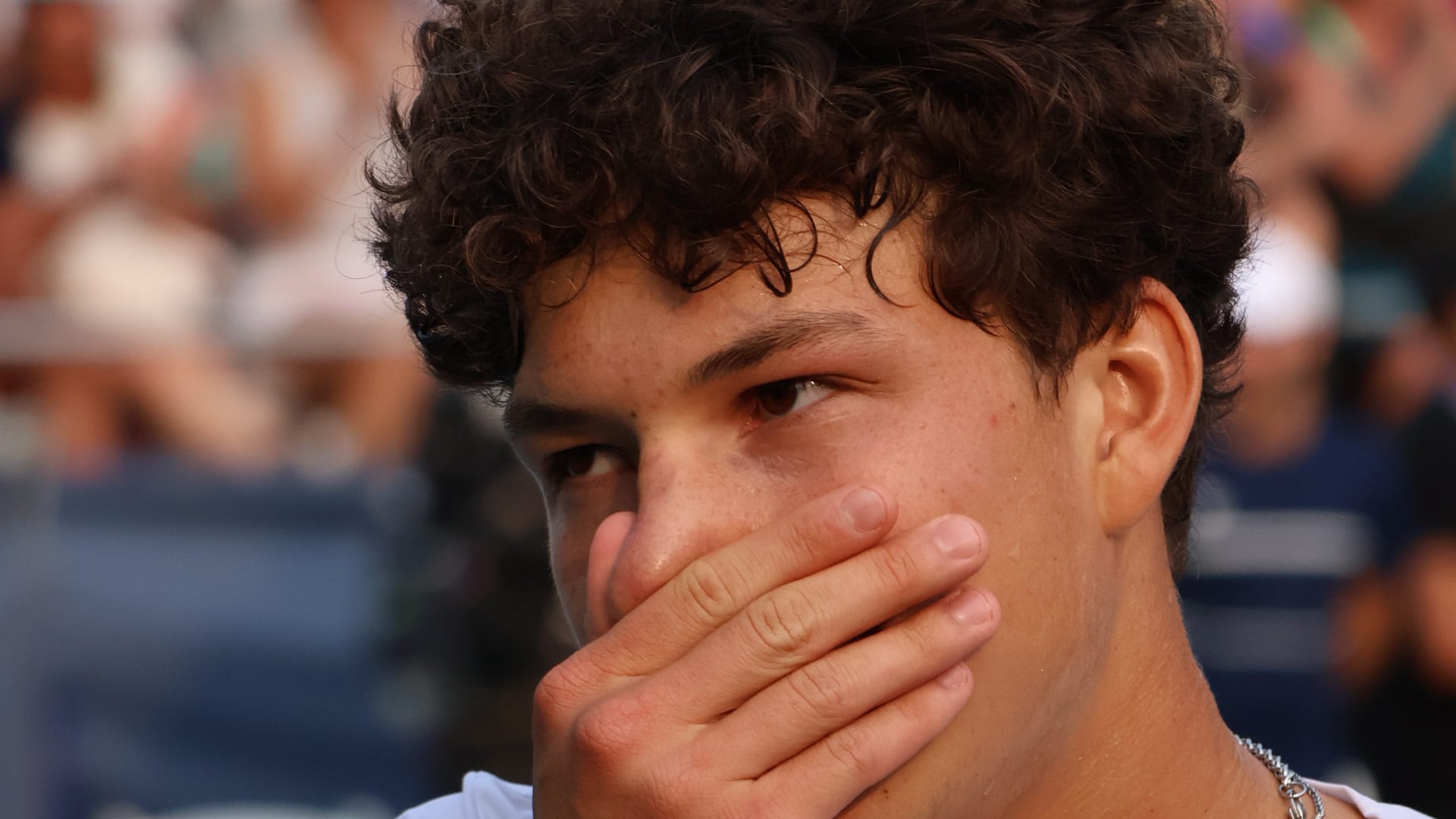 Shelton blanks Tsitsipas in straight sets, sets US Open quarterfinal vs Alcaraz