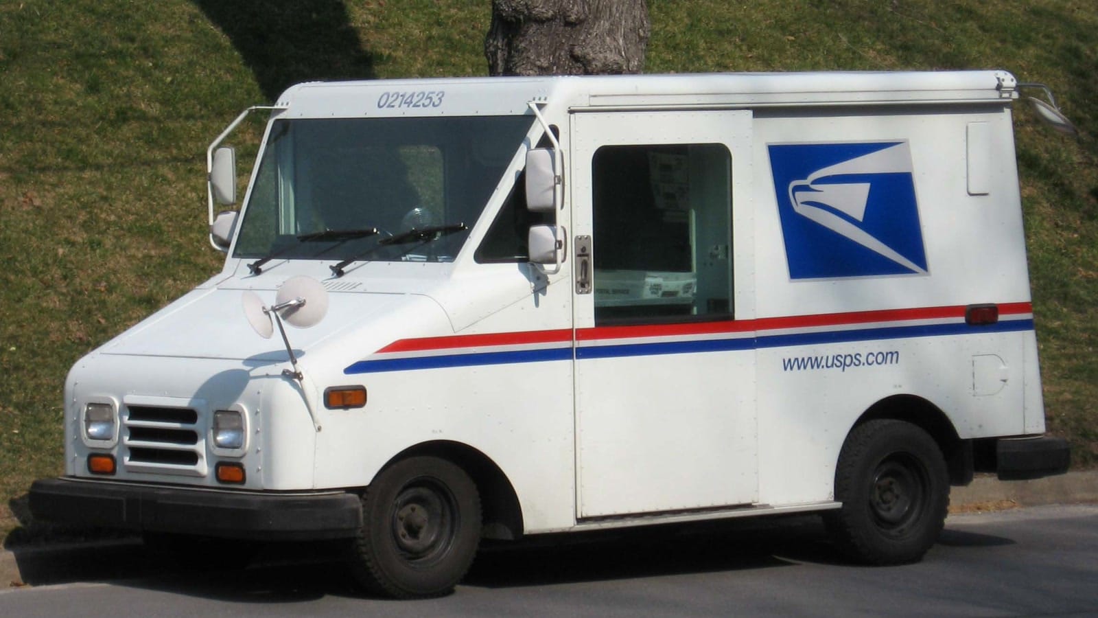 Whistleblower says USPS rushed an untested mail-ballot portal under Trump's order