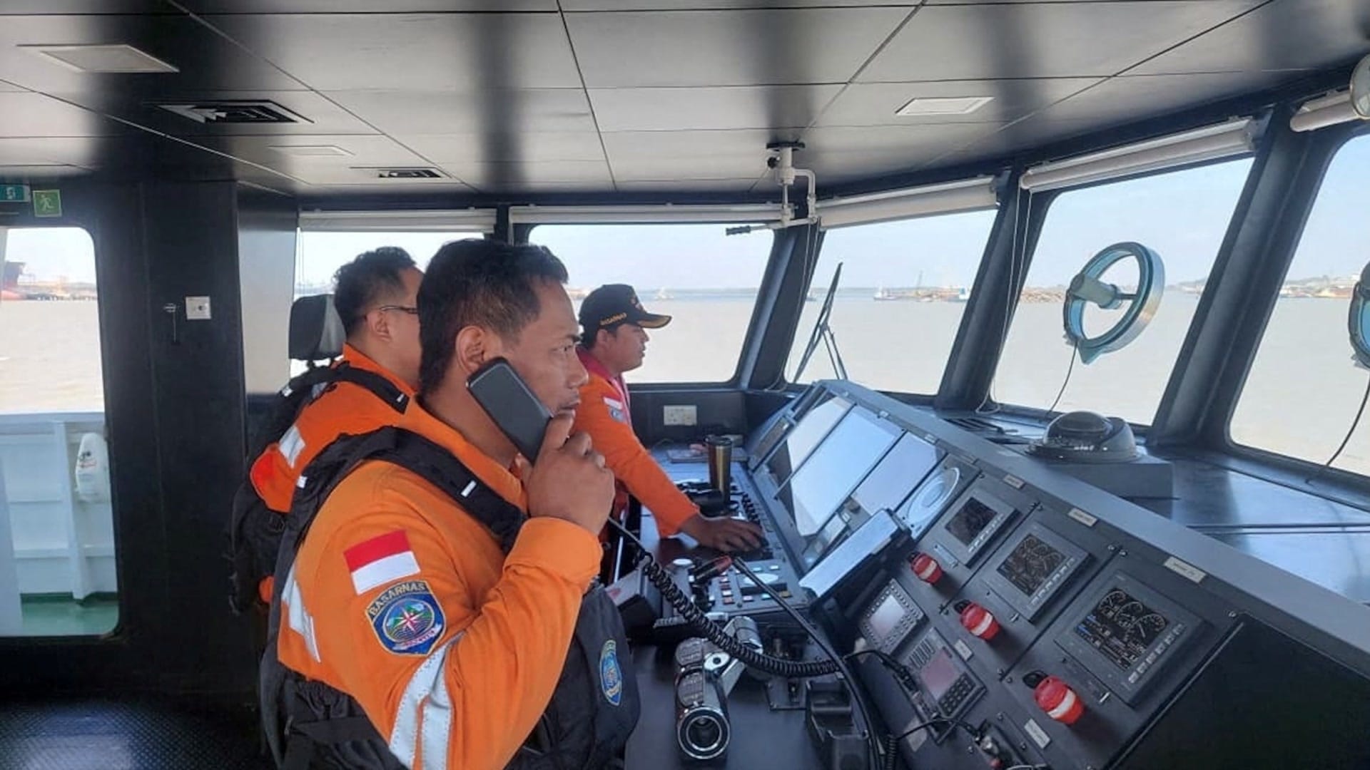 Basarnas search-and-rescue crew on a vessel bridge during Java Sea operations for Virgo Transport 8