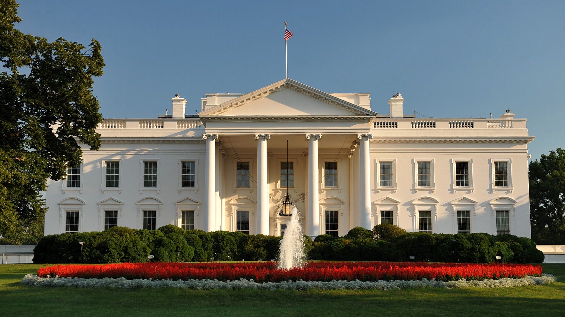 Supreme Court 5-4 lets White House ballroom construction continue; Roberts calls it 'likely unlawful'